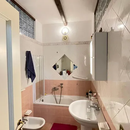 Nel Quartiere Turistico Di קליארי